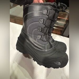Size 3 kids Nothface Snow Boots